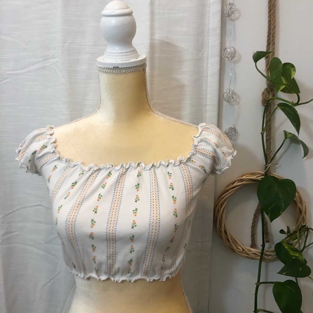 Off the Shoulder Lettuce Hem Crop Top